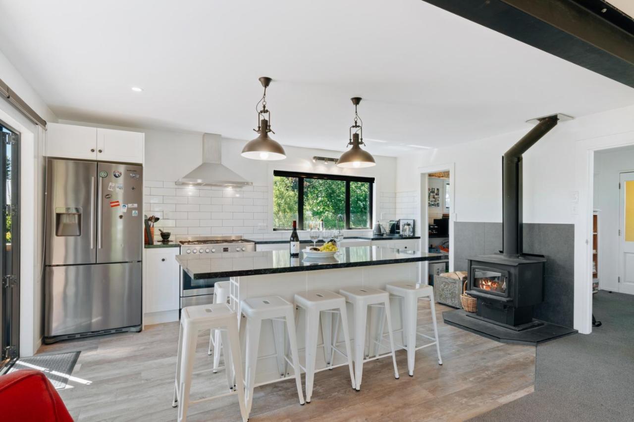 Views On Parry - Lake Hawea Holiday Home Εξωτερικό φωτογραφία
