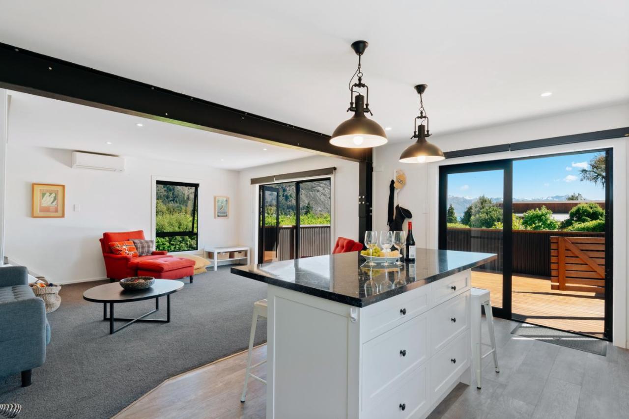 Views On Parry - Lake Hawea Holiday Home Εξωτερικό φωτογραφία