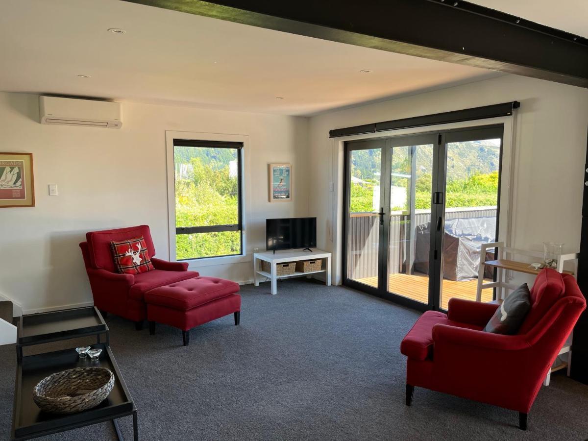Views On Parry - Lake Hawea Holiday Home Εξωτερικό φωτογραφία